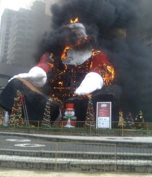funny/Hot Santa (epic fail santa fail1)